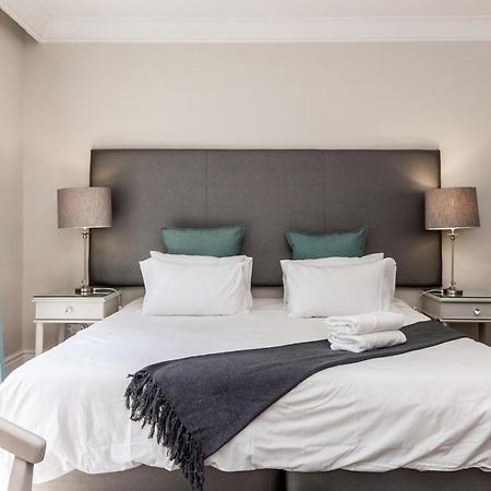 Trendy Apartment In Thibault Square City Centre Cidade Do Cabo Exterior foto