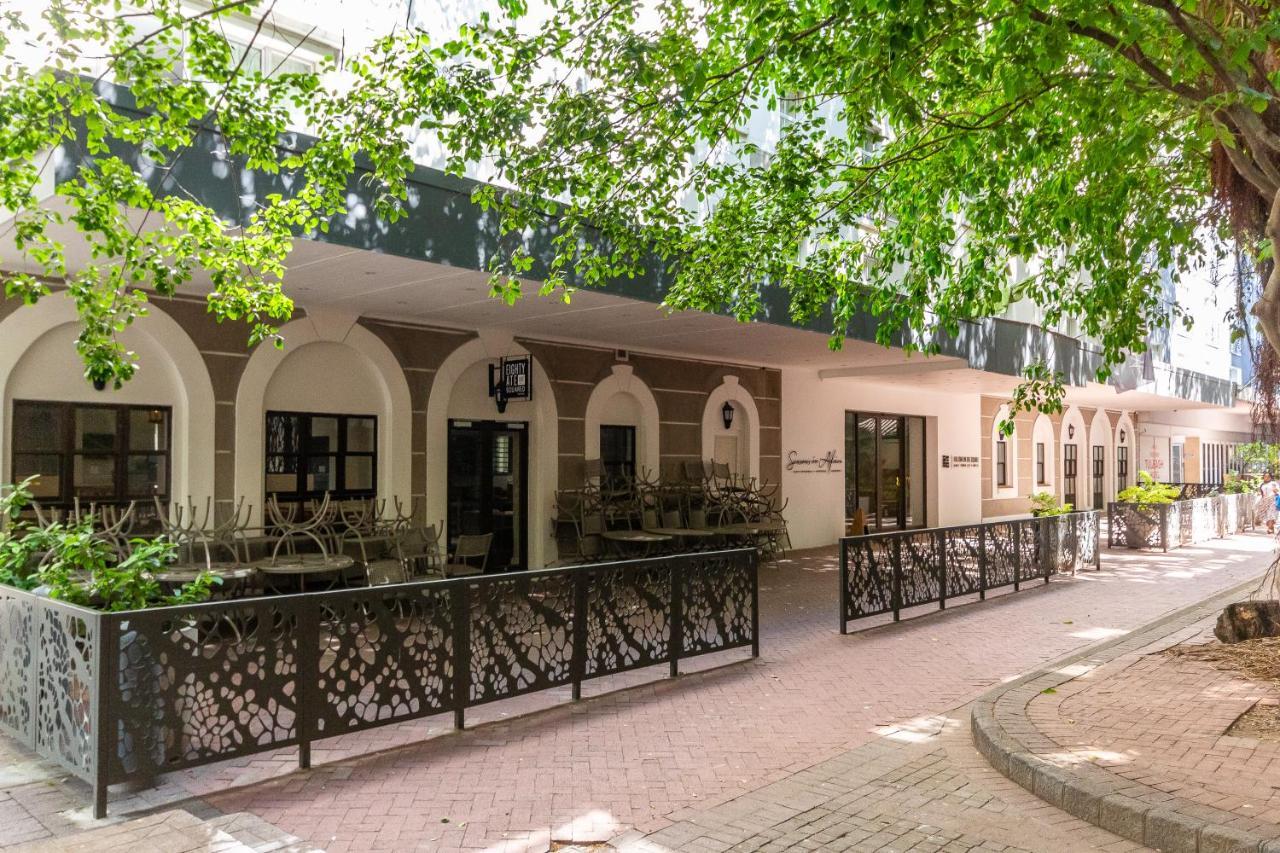 Trendy Apartment In Thibault Square City Centre Cidade Do Cabo Exterior foto