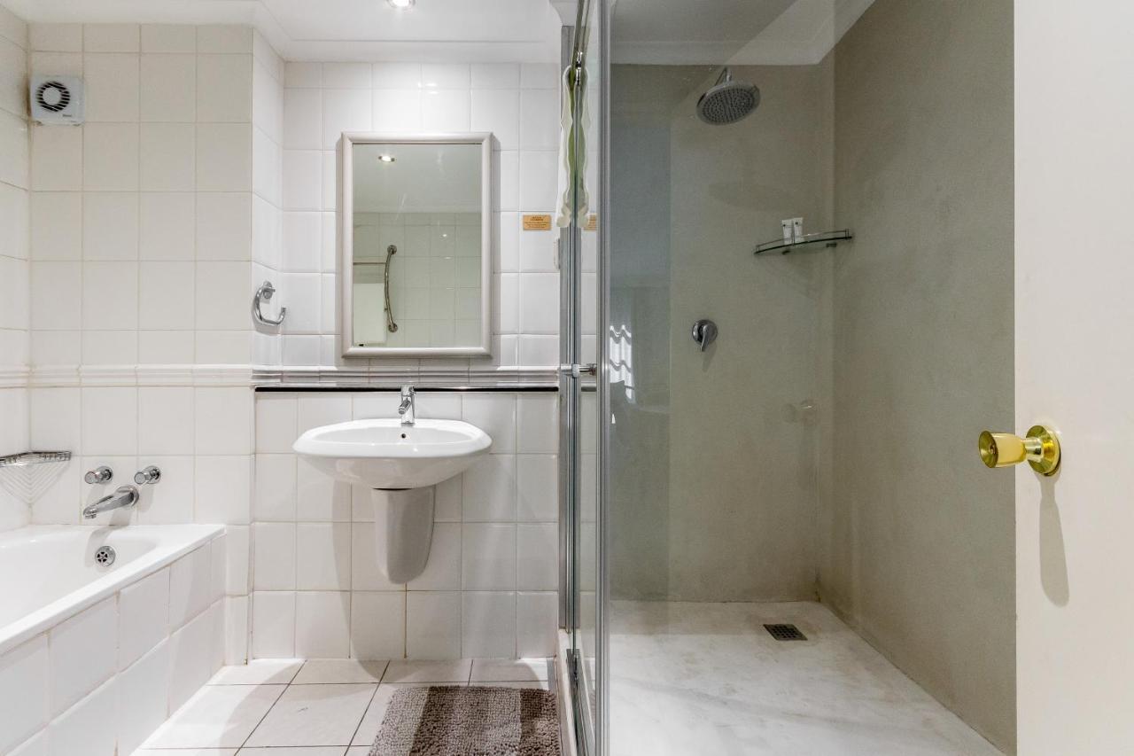 Trendy Apartment In Thibault Square City Centre Cidade Do Cabo Exterior foto