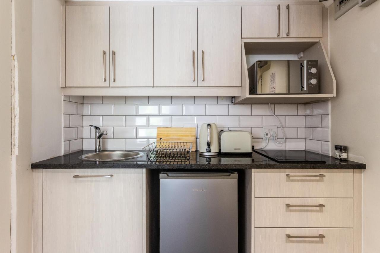 Trendy Apartment In Thibault Square City Centre Cidade Do Cabo Exterior foto