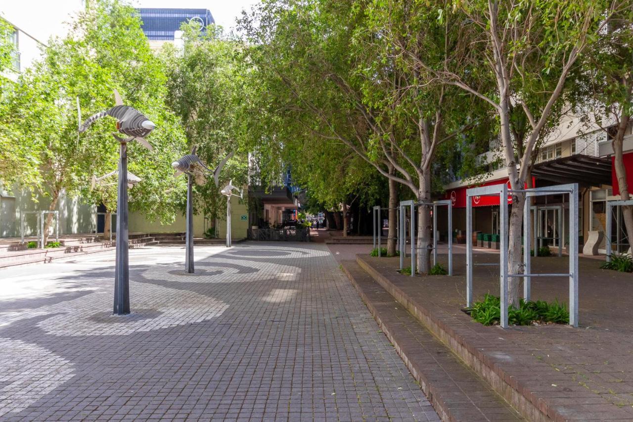 Trendy Apartment In Thibault Square City Centre Cidade Do Cabo Exterior foto